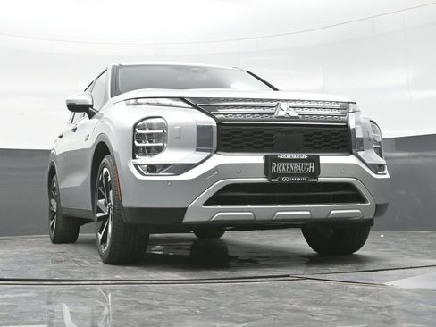 Used 2024 Mitsubishi Outlander SE image 30