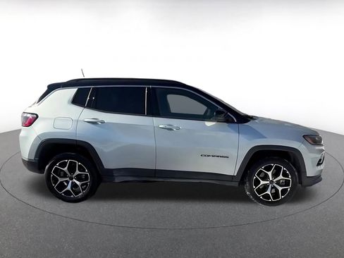 Used 2025 Jeep Compass Limited image 15