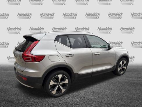 Used 2025 Volvo XC40 B5 Plus image 10