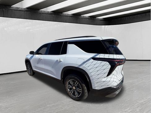 Used 2025 Chevrolet Traverse LT AWD/4WD image 3