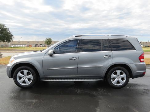 Used 2010 Mercedes-Benz GL 450 4MATIC image 3