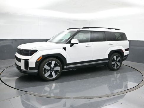 Used 2025 Hyundai Santa Fe Limited image 2