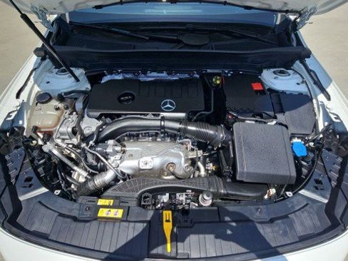 Used 2023 Mercedes-Benz GLB 250 image 30