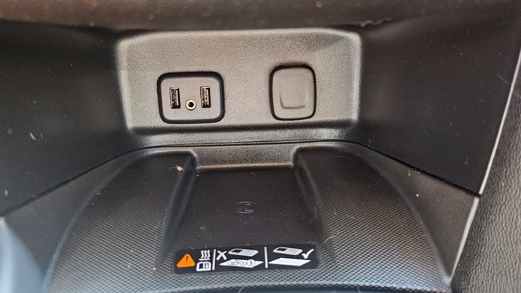 Used 2018 Chevrolet Equinox Premier FWD image 39