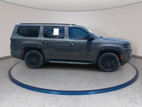 Used 2023 Jeep Wagoneer Series II AWD/4WD image 4