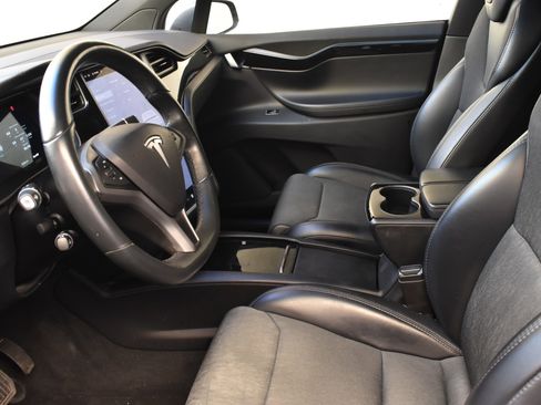 Used 2018 Tesla Model X 75D image 21
