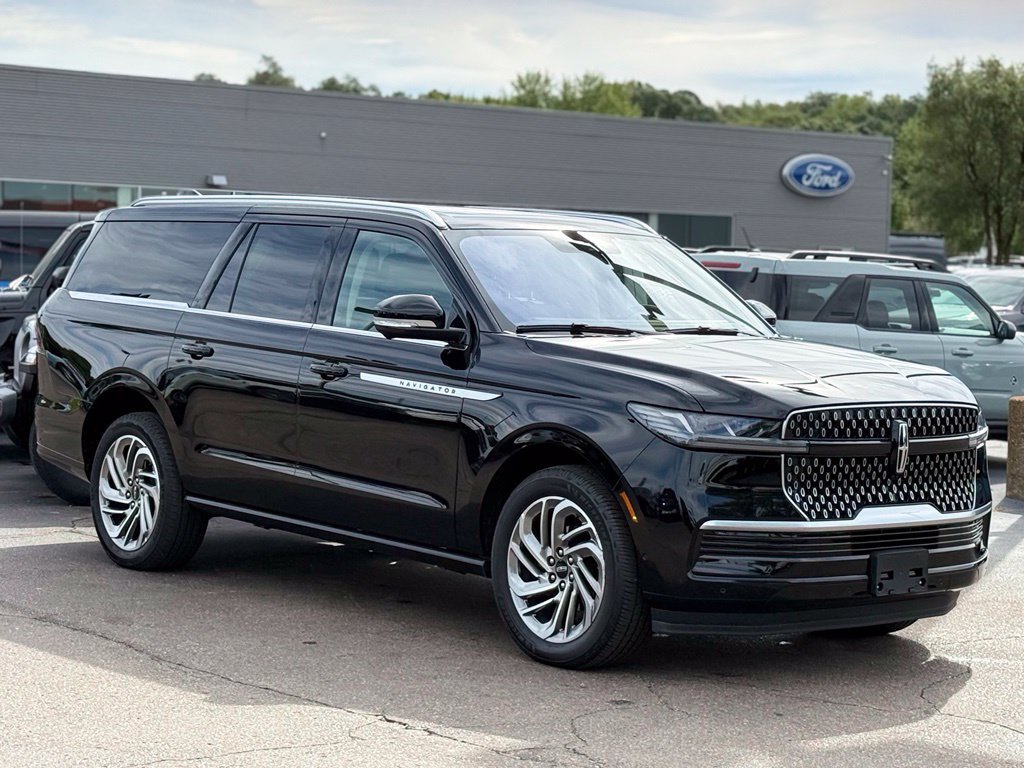 Used 2025 Lincoln Navigator L Reserve AWD/4WD image 39