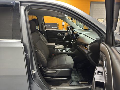 Used 2020 Chevrolet Traverse LT image 20