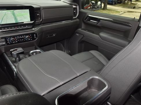 Used 2025 Chevrolet Silverado 1500 LTZ AWD/4WD image 17