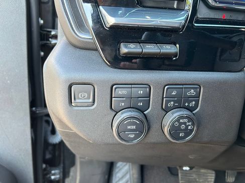 Used 2024 Chevrolet Silverado 1500 High Country w/ Midnight Edition AWD/4WD image 23