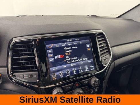 Used 2019 Jeep Grand Cherokee Altitude image 14