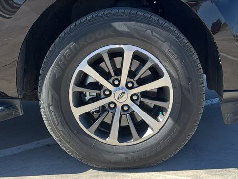 Used 2021 Ford Expedition XLT image 30