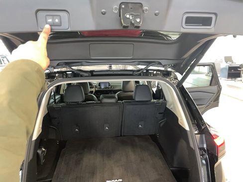 Used 2024 Nissan Rogue SV w/ SV Premium Package image 24