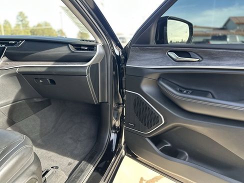 Used 2021 Jeep Grand Cherokee L Limited image 9