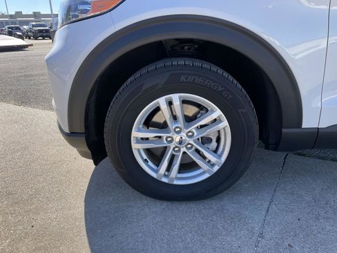 Used 2022 Ford Explorer XLT image 46