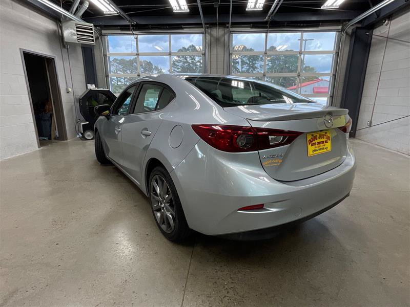 Used 2018 MAZDA MAZDA3 Touring FWD image 3