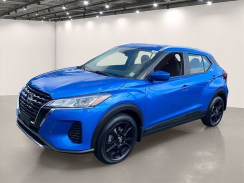 Used 2023 Nissan Kicks SV FWD image 3