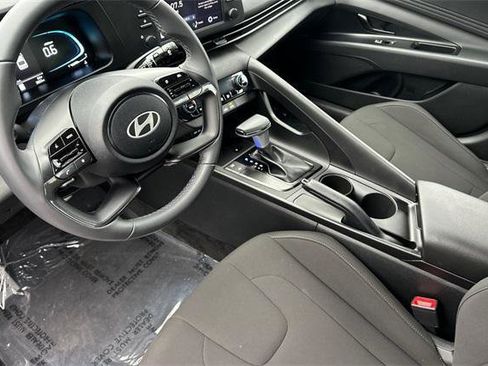 Certified 2025 Hyundai Elantra Sport image 10