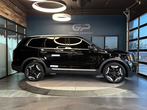Used 2023 Kia Telluride S AWD/4WD image 2
