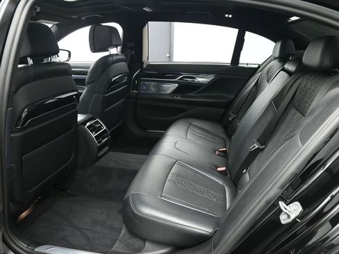 Used 2021 BMW 750i xDrive w/ Executive Package image 16