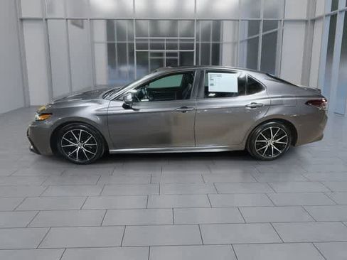 Used 2021 Toyota Camry SE w/ Cold Weather Package AWD/4WD image 5
