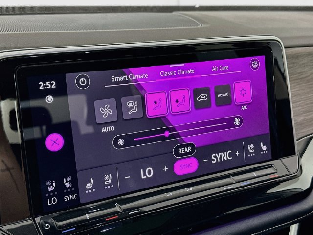 Certified 2024 Volkswagen Atlas SEL AWD/4WD image 17