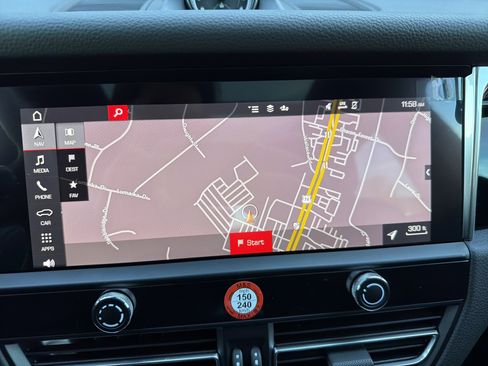 Certified 2025 Porsche Macan image 20