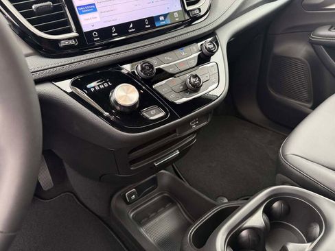 New 2026 Chrysler Pacifica Select image 26