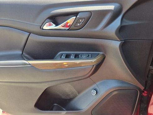Used 2023 GMC Acadia SLE w/ Driver Convenience Package FWD image 29
