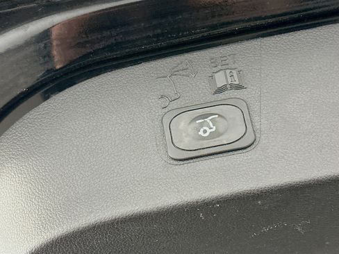 Used 2016 Ford Escape Titanium AWD/4WD image 32