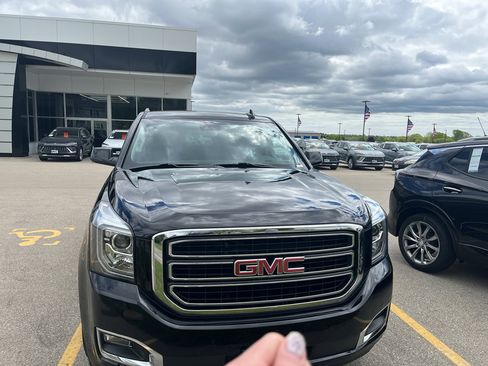 Used 2019 GMC Yukon XL SLT AWD/4WD image 2