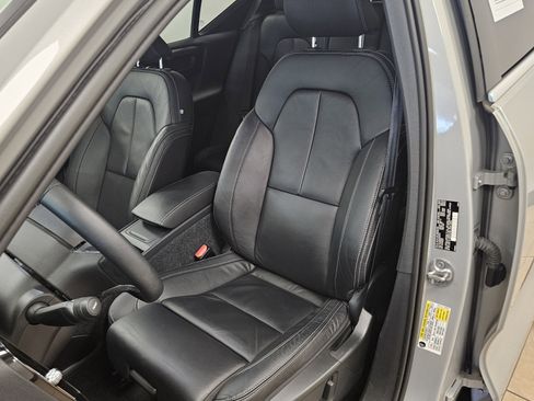 Used 2023 Volvo XC40 B5 Ultimate image 40