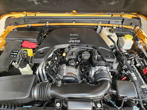 Used 2021 Jeep Gladiator Sport AWD/4WD image 19