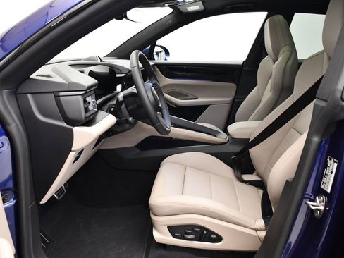 Used 2025 Porsche Macan 4S Electric image 39