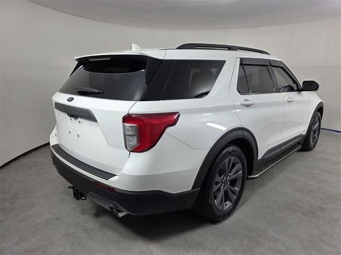 Used 2021 Ford Explorer XLT w/ Equipment Group 202A image 4