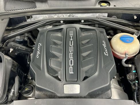 Used 2017 Porsche Macan Turbo image 26