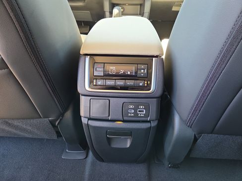 New 2026 Subaru Ascent Limited image 9