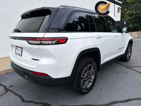 Certified 2022 Jeep Grand Cherokee Trailhawk w/ Advanced Protech Group II AWD/4WD image 11