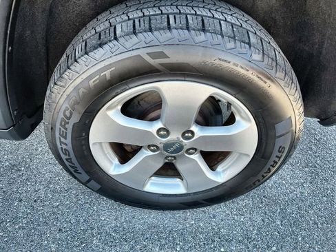 Used 2012 Jeep Grand Cherokee Laredo AWD/4WD image 20