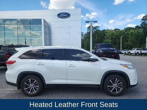 Used 2019 Toyota Highlander XLE AWD/4WD image 2