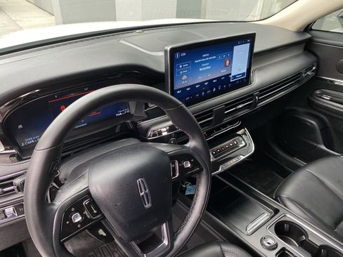 Used 2025 Lincoln Corsair AWD image 18