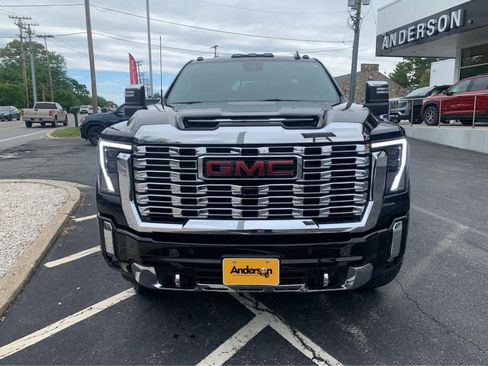 Used 2024 GMC Sierra 3500 Denali w/ Denali Reserve Package AWD/4WD image 2