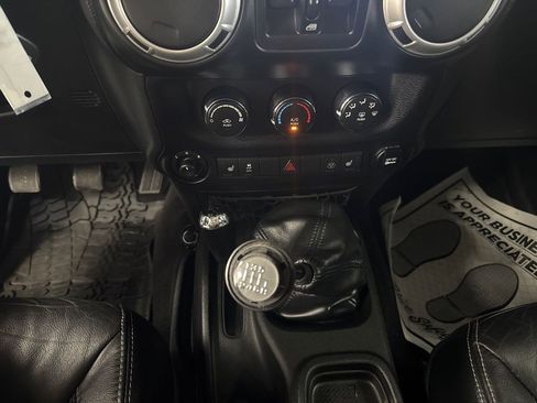 Used 2014 Jeep Wrangler Unlimited Rubicon AWD/4WD image 17