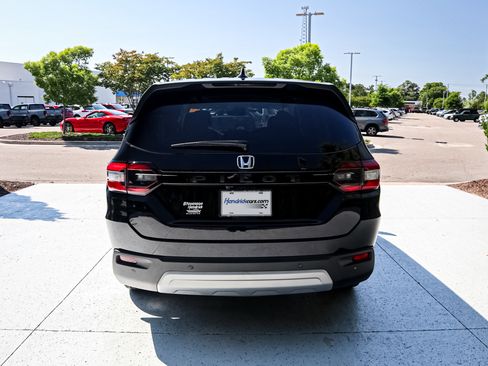 Certified 2024 Honda Pilot EX-L image 9