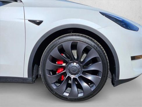 Used 2023 Tesla Model Y Performance image 22