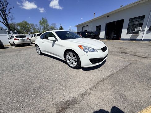 Used 2010 Hyundai Genesis 2.0T RWD image 7