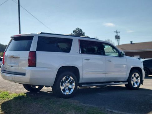 Used 2017 Chevrolet Suburban LT w/ LT Signature Package image 4