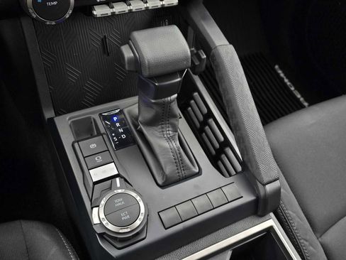 Certified 2025 Toyota Tacoma SR5 image 27