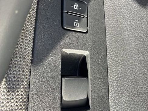 Used 2022 Toyota Corolla LE image 24