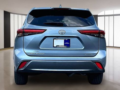 Used 2020 Toyota Highlander Limited FWD image 5